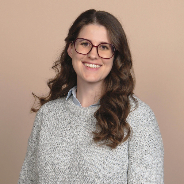 kelsey woolner headshot.