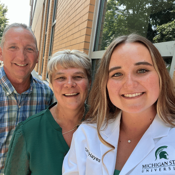 Taryn Haynes selfie with her parents.